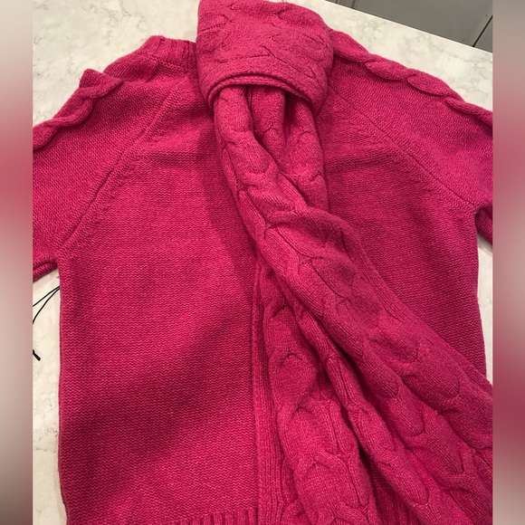 NWT! Sweater + scarf set. Tahari brand. - Picture 4 of 11